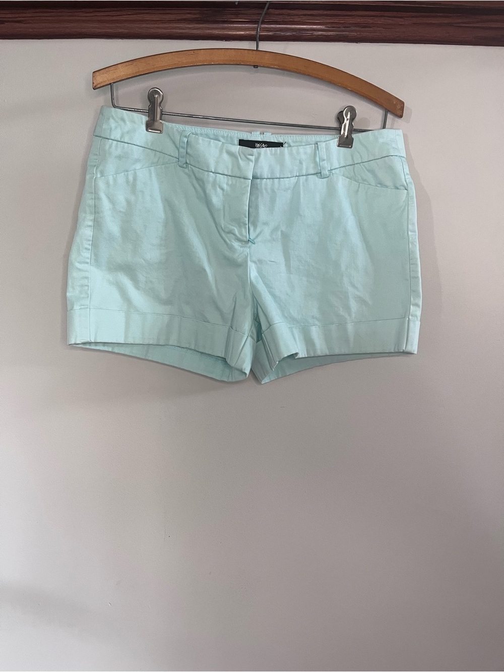Mossimo Womens Mint Green Aqua Stretch Chino Shorts Size 8 Fit 3 Cuffed Mid Rise